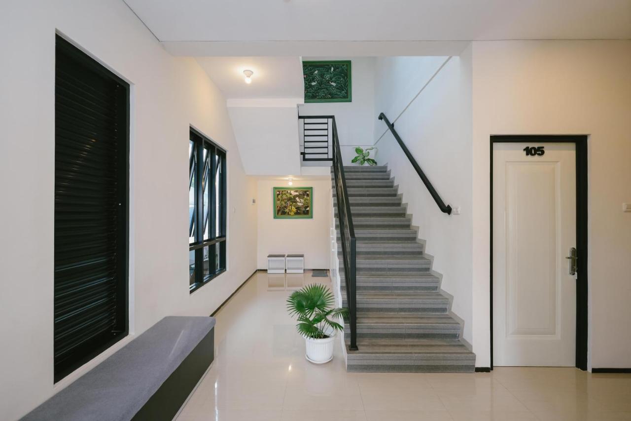 Hotel Urbanview B Syariah Lumajang By Reddoorz Exterior foto