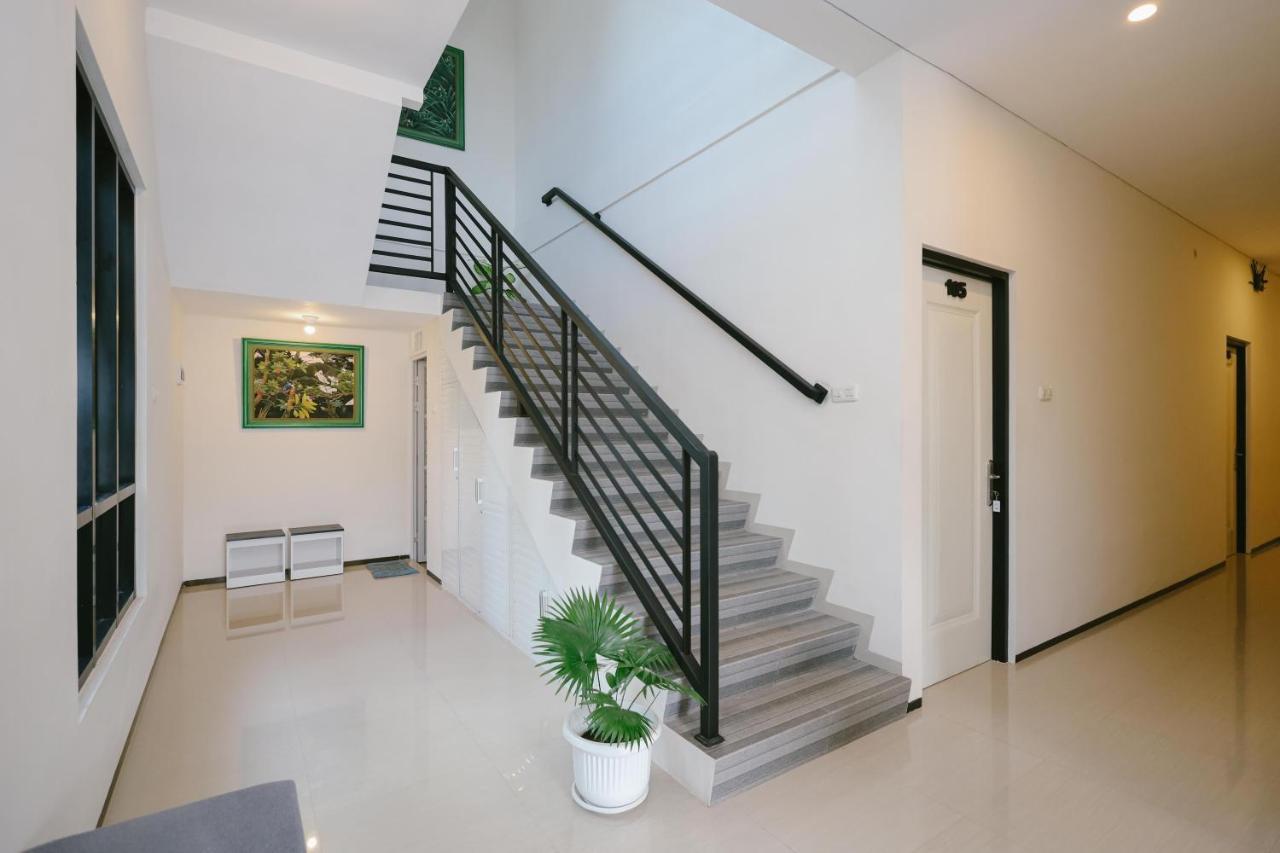 Hotel Urbanview B Syariah Lumajang By Reddoorz Exterior foto