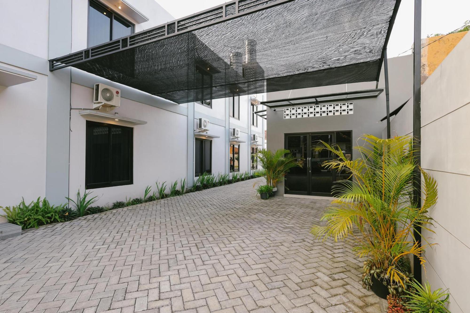 Hotel Urbanview B Syariah Lumajang By Reddoorz Exterior foto